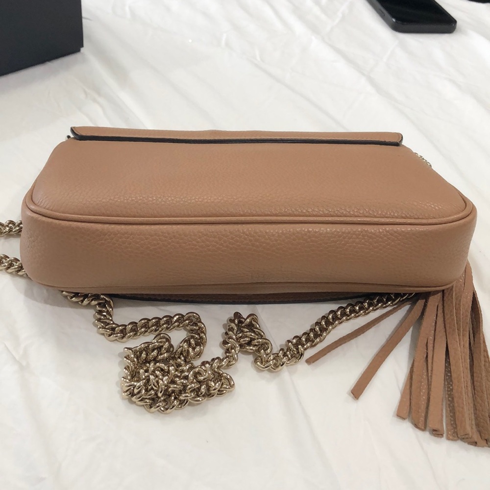 Gucci Soho chain leather crossbody bag in tan - Picture 5 of 8
